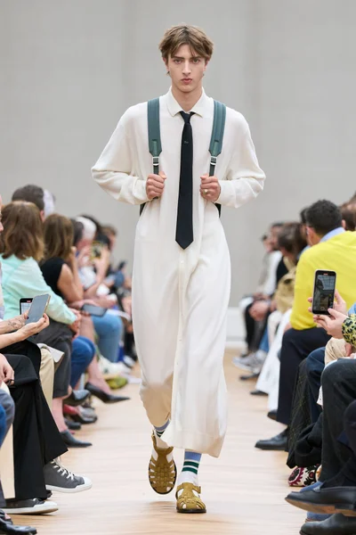 Look 29